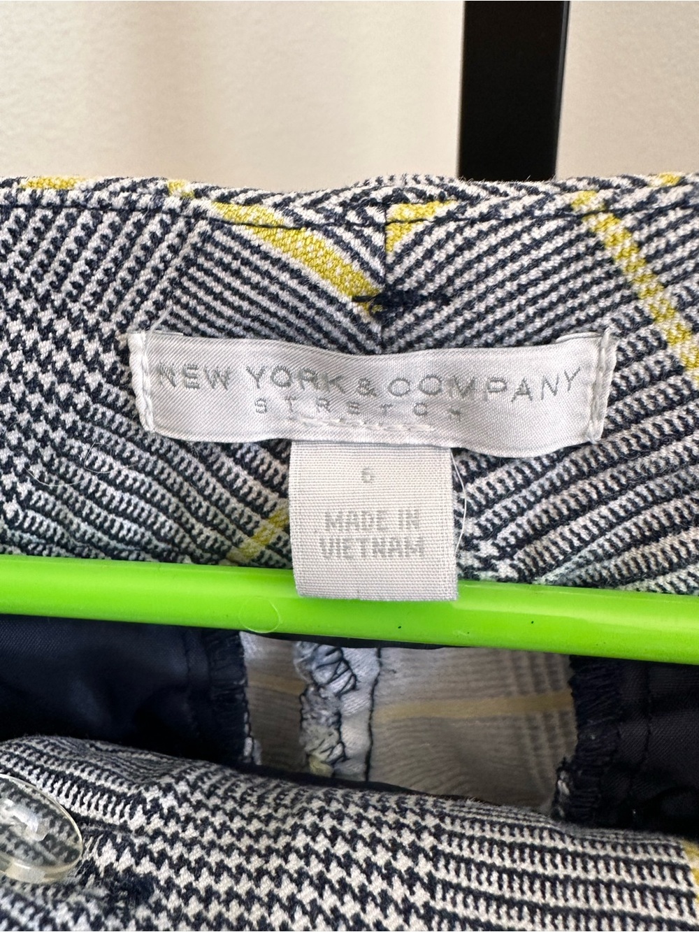 New York and company size 6 stretch pants - Picture 2 of 3